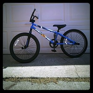 Redline blue bmx bike (removrd break and grips)
